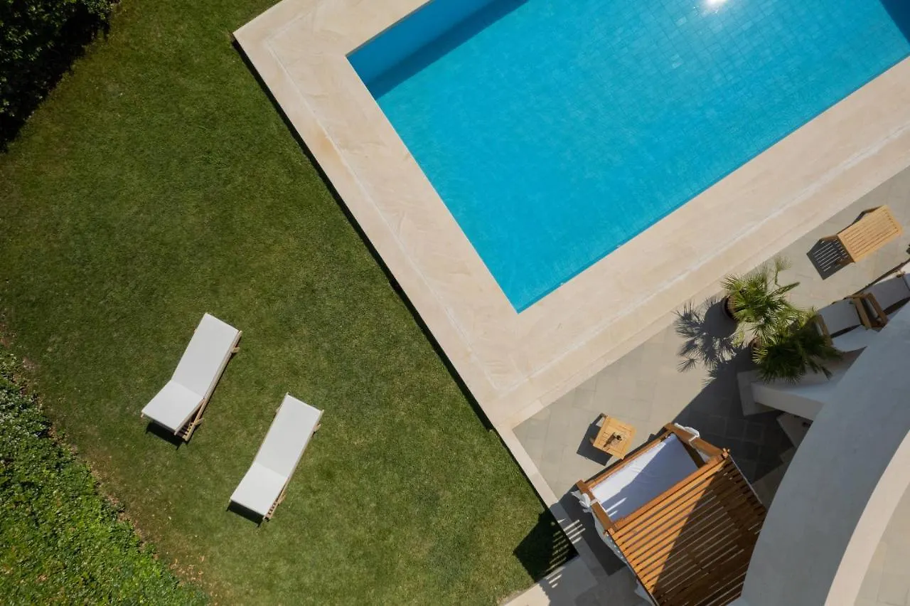The Whitestone Split Apartment