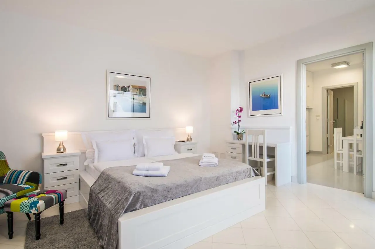 Apartment The Whitestone Split